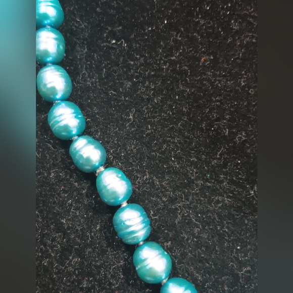 Vintage Dyed Cyan Blue Pearl necklace size Potato  Pearls 6mm- 10.5 mn - Picture 7 of 12